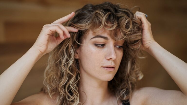 How to Get Rid of Frizzy Curly Hair: 10 Expert Solutions